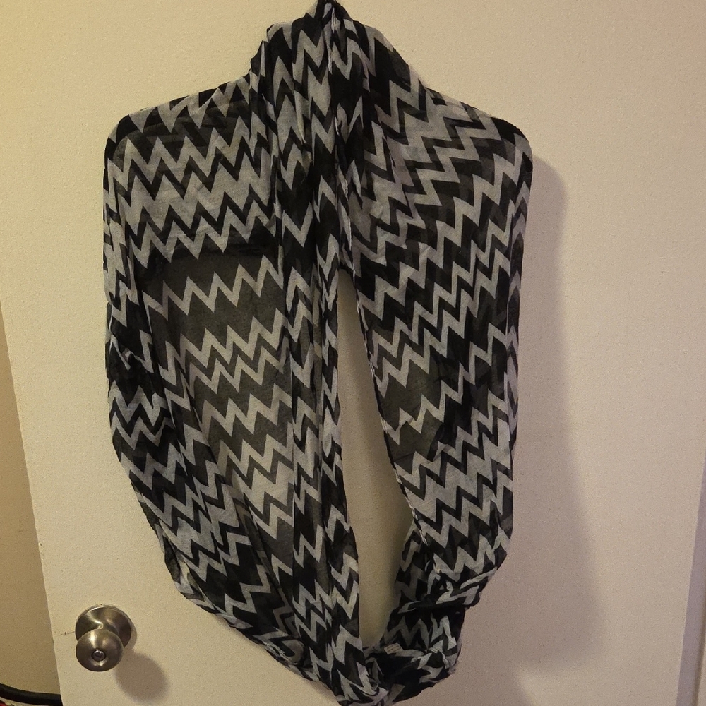 Black and Gray Zigzag Scarf